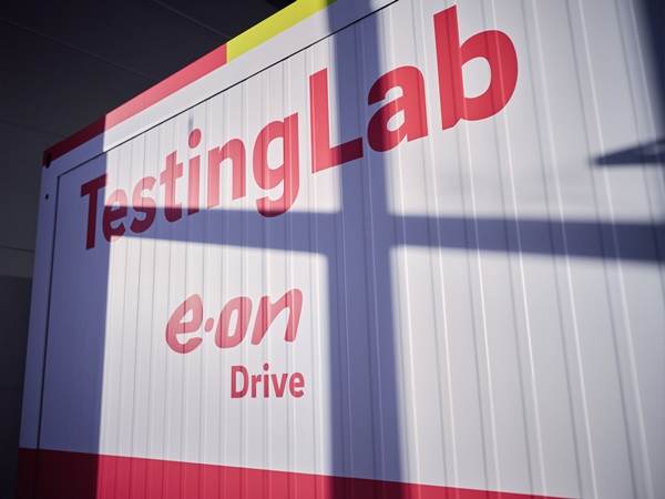 E.ON deschide cel mai mare centru de testare şi inovare pentru electromobilitate