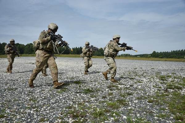 Mass-media: Germania pregăteşte diferite scenarii în faţa ameninţării ruse, inclusiv o escaladare împotriva NATO