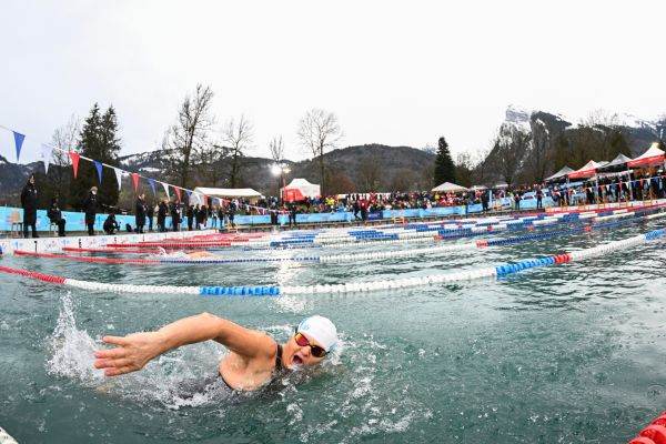 Festivitatea de deschidere va avea loc în seara zilei de 1 februarie, odată cu defilarea delegaţiilor celor 27 de ţări participante. (Sursa foto: facebook / International Ice Swimming Association)