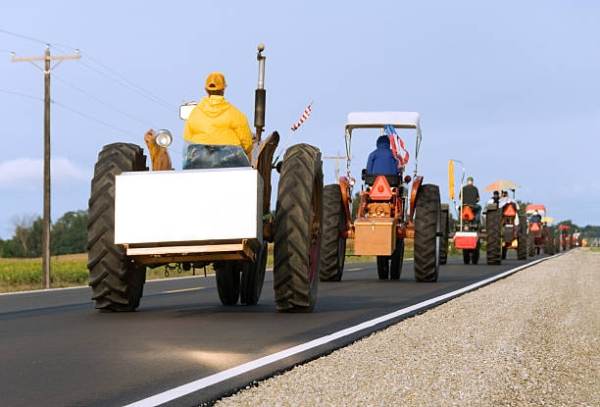 Surse: "Fermierii şi transportatorii continuă protestele la Craiova"