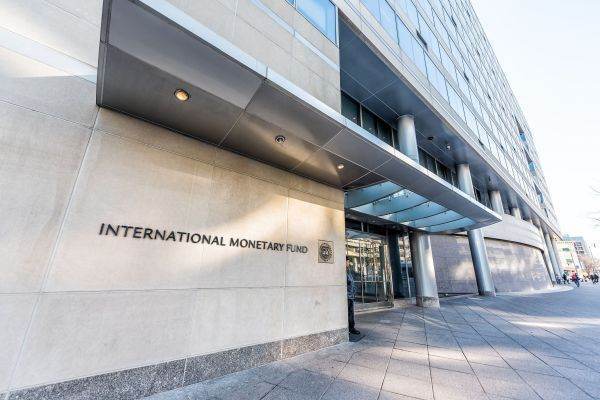 FMI a îmbunătăţit estimarea sa privind creşterea economiei mondiale