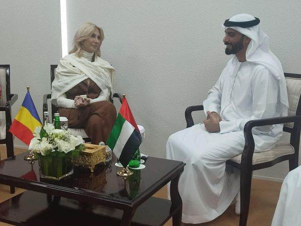 Abu Dhabi - întâlnire bilaterală cu Ministrul Culturii din EAU, Sheikh Salem Al Qassimi. (Sursa foto: facebook / Raluca Turcan)