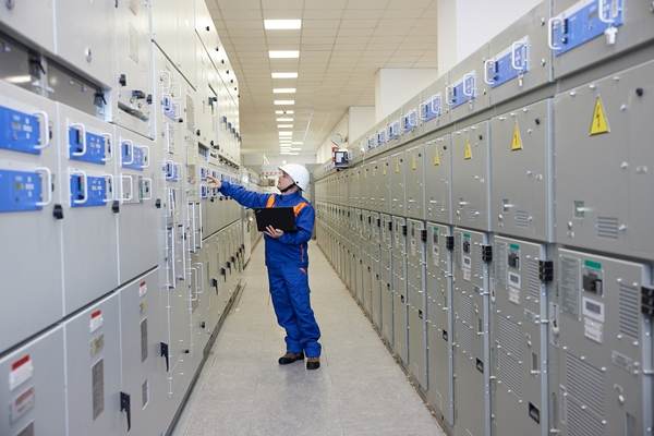 Companiile Reţele Electrice au lansat o licitaţie de 52,83 milioane lei pentru achiziţia de celule de medie tensiune