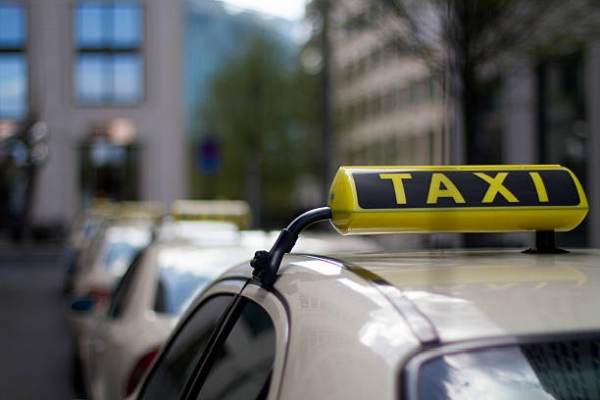 Mass-media: "Taximetriştii ameninţă cu greva foamei, dacă nu li se soluţionează revendicările"