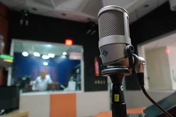 Federaţia FAIR-MediaSind: Angajaţii din Societatea Română de Radiodifuziune sunt nemulţumiţi de salariile primite 