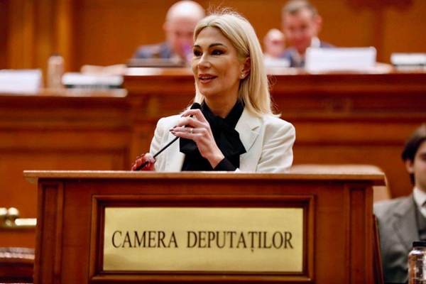 Raluca Turcan: "Plecarea unor primari de la PNL la PSD este o acţiune politică greşită"