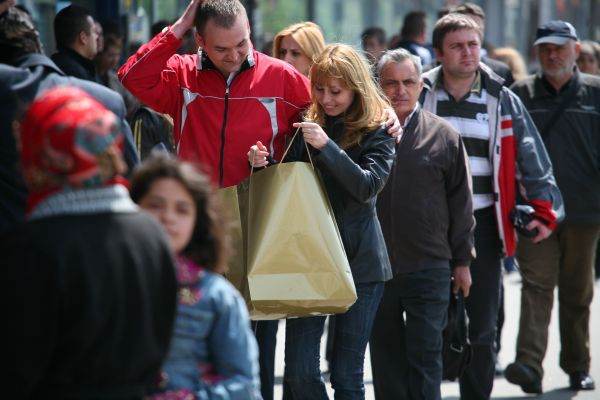 Proiect: Autorităţile de la Bucureşti vor putea interveni pentru protecţia cetăţenilor români aflaţi peste hotare