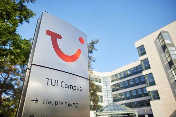 Presă: Acţiunile TUI au crescut cu 3,5%, la revenirea sa cu o listare primară la bursa din Frankfurt