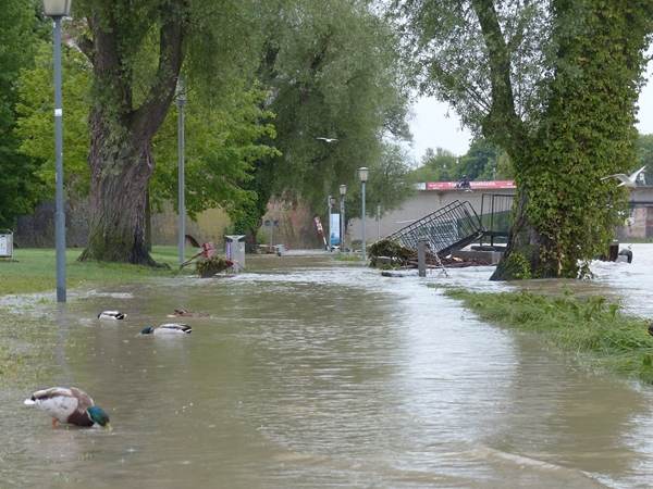 Peste 90.000 de persoane, evacuate în urma unor inundaţii majore în Kazahstan şi Rusia