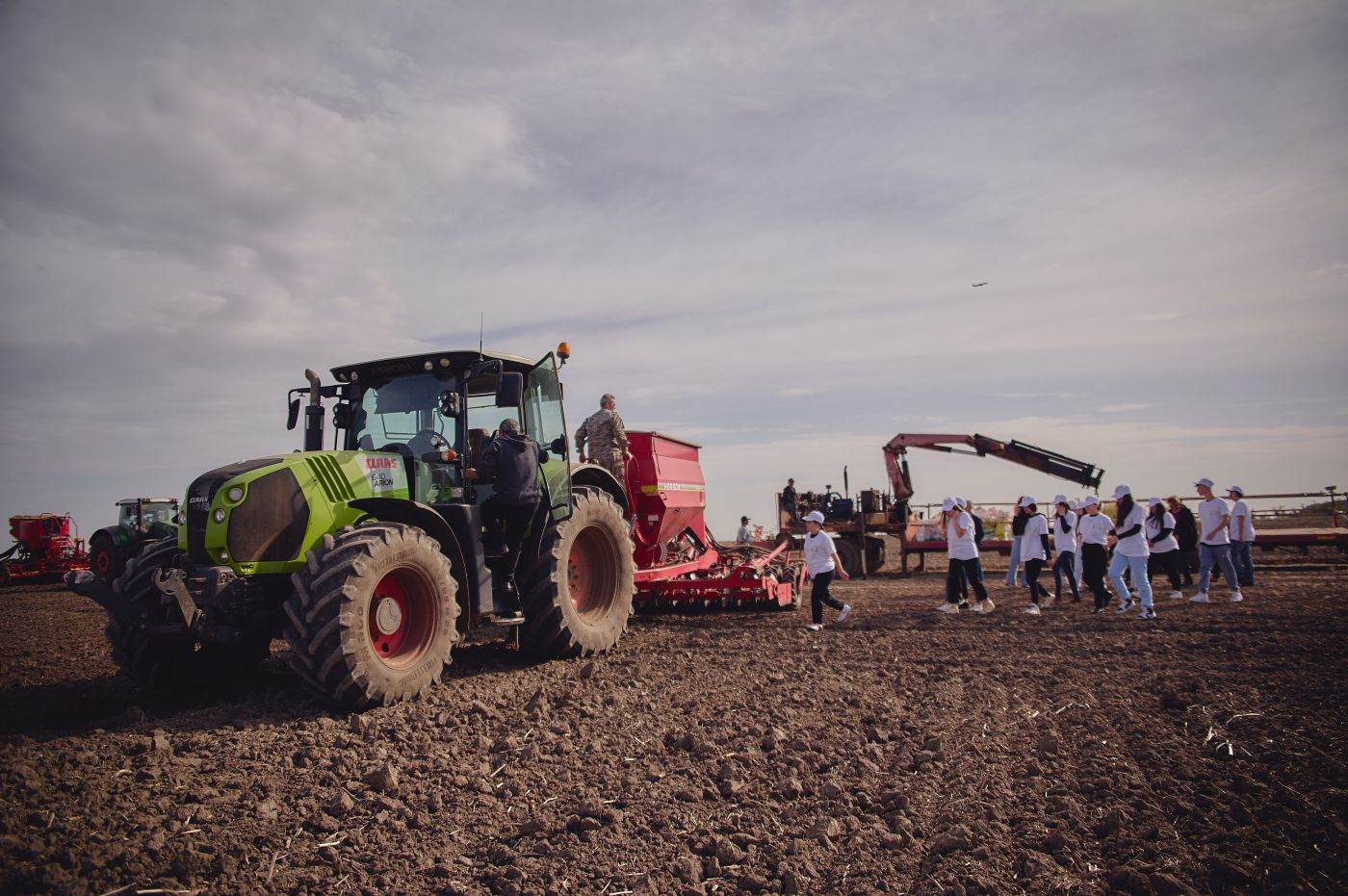 Peste 4000 de elevi care studiază la liceele agricole au beneficiat de vizite de studiu pe lanţul valoric şi Agricultura 4.0