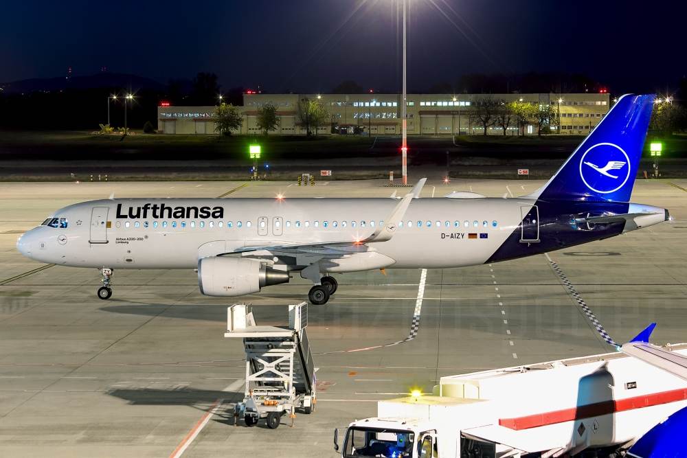 Presa: Lufthansa şi Air France-KLM reduc costurile, după un prim trimestru difici