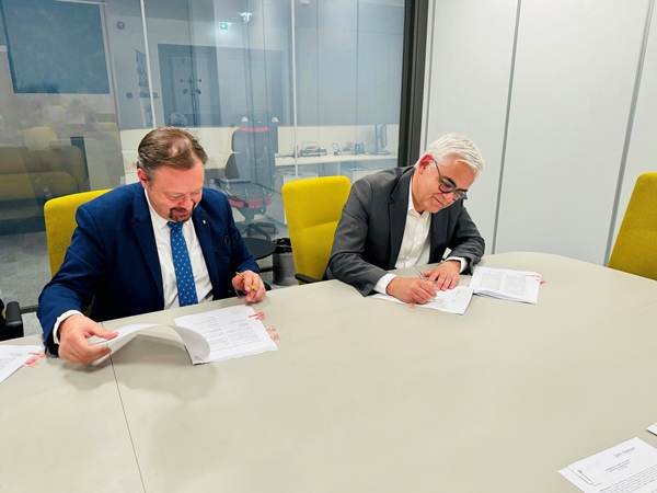 Saint-Gobain România şi OMV Petrom semnează un acord pentru achiziţia de energie verde