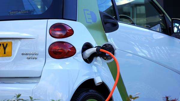 Reuters: SUA anunţă taxe vamale de 100% pentru maşinile electrice din China