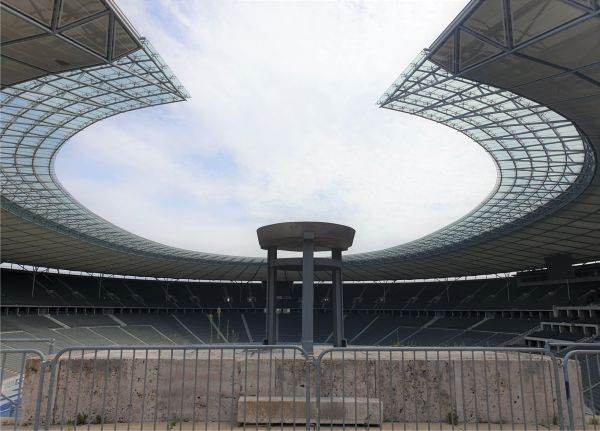 Cupa gigantică în care a ars flacăra olimpică în 1936