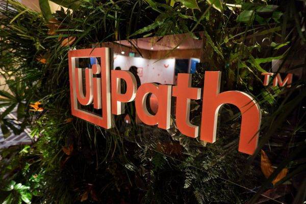 Bogdan Maioreanu, eToro: Daniel Dines revine în funcţia de CEO al UiPATH, acţiunile se prăbuşesc cu 30% după anunţ