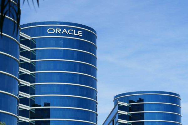 Presă: Oracle va investi peste 1 miliard de dolari în AI