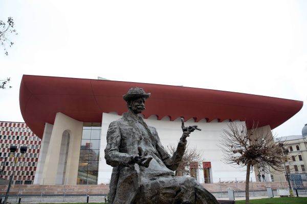 The National Theater is "moving" to the roof