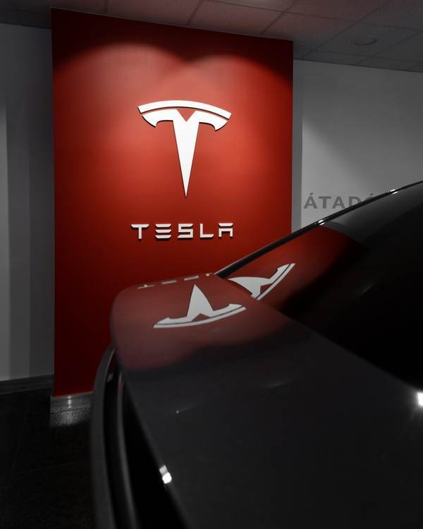 Acţiunile Tesla au crescut miercuri pentru a treia zi consecutiv, cu peste 6%; creşterea din această săptămână a atins 23%