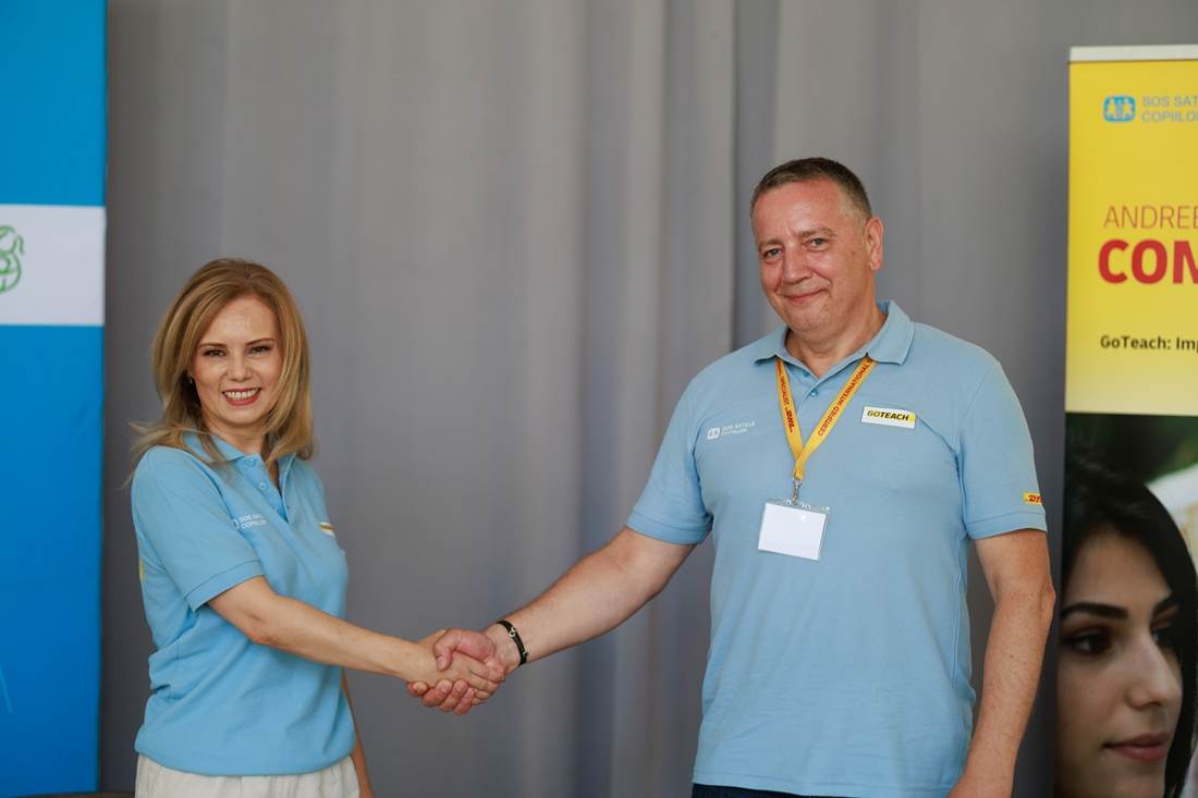 Diana Podaru, Director General SOS Satele Copiilor România şi Bogdan Enache, Country Manager DHL Express România