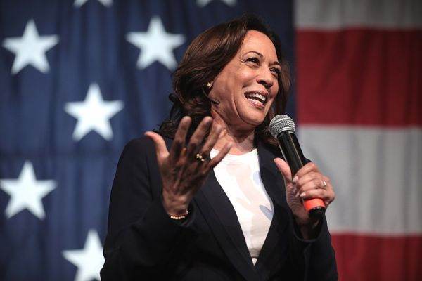 Reuters: Harris obţine mai mult sprijin în rândul alegătorilor de culoare, Trump creşte uşor în rândul alegătorilor albi