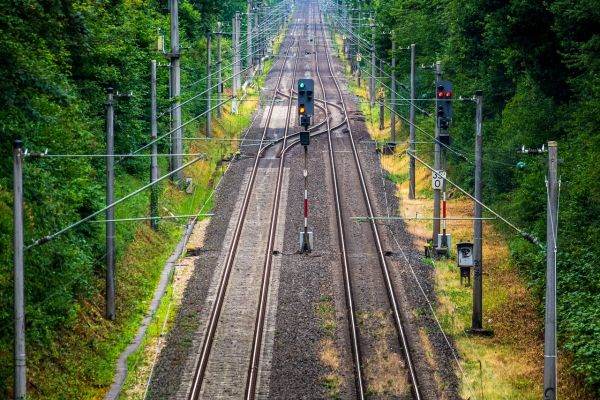 Calea ferată Budapesta-Belgrad, modernizată cu piatra furnizată de familia premierului Orban