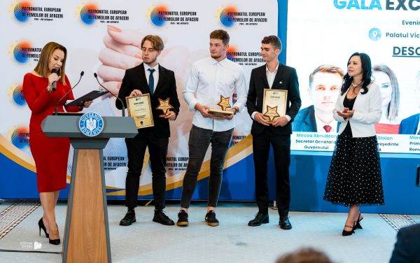 Andreea Negru (right), the president of PEFA, awarded the students who obtained medals of excellence at the International Trades Olympiad held in Lyon, France