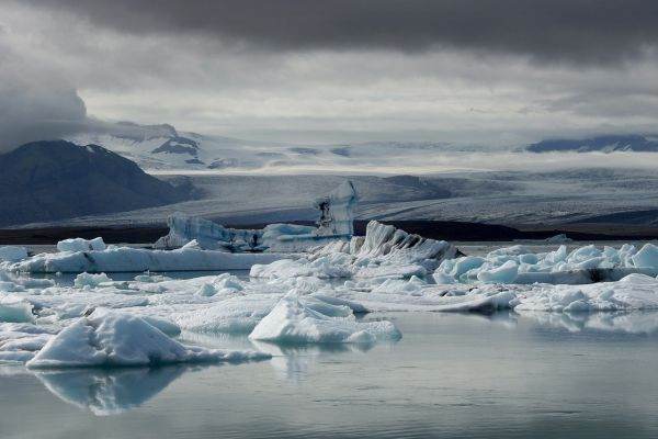 Glaciers, accelerated melting and alarming signals for the future