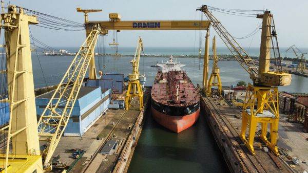 Damen Shipyards Mangalia semnează un nou contract de reparare a navelor şi livrează primele două noduri de ancorare conductori din proiectul Neptun Deep 