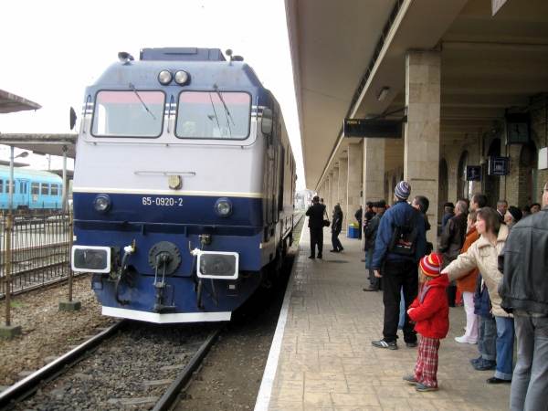 FSTFR Protestează pentru Salvarea Trenurilor şi a Infrastructurii Feroviare în faţa Guvernului