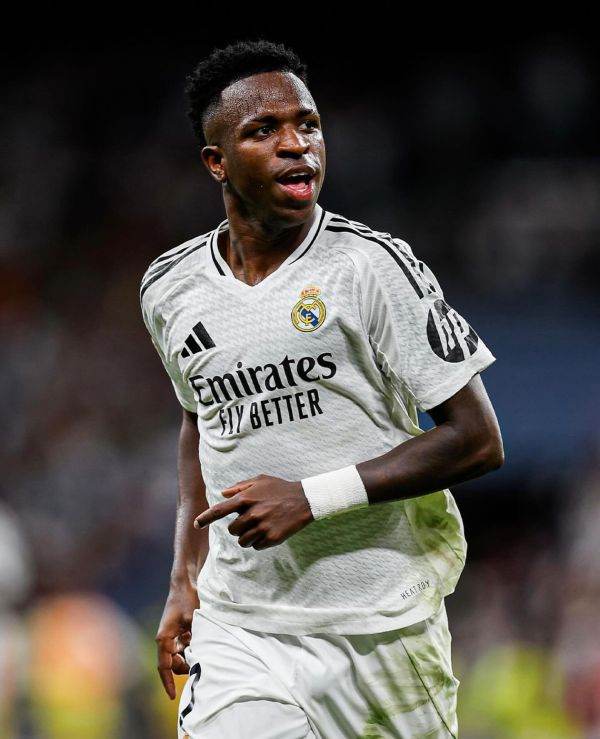 Devenit o figură în lupta împotriva rasismului, atacantul Real Madrid Vinicius Junior a fost o ţintă de la sosirea sa în Spania în 2018. Deşi au fost lansate mai multe proceduri judiciare, doar unele dintre aceste incidente s-au soldat cu sancţiuni. (Sursa foto: Facebook/ Vinicius Jr)