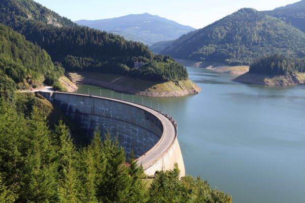 Răstoliţa Dam. (Photo source: https://www.primaria-alunis.ro/)