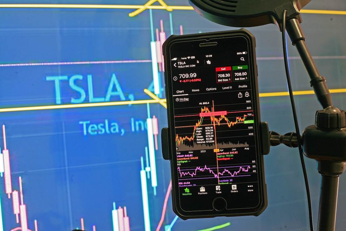 Acţiunile Tesla au crescut cu 15% 