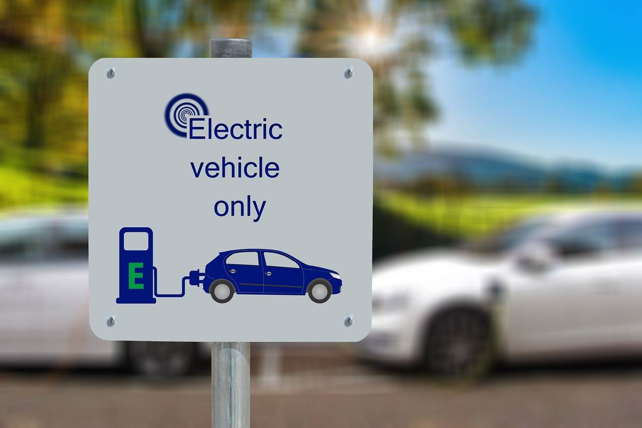 Vânzările globale de automobile electrice cresc cu 35%