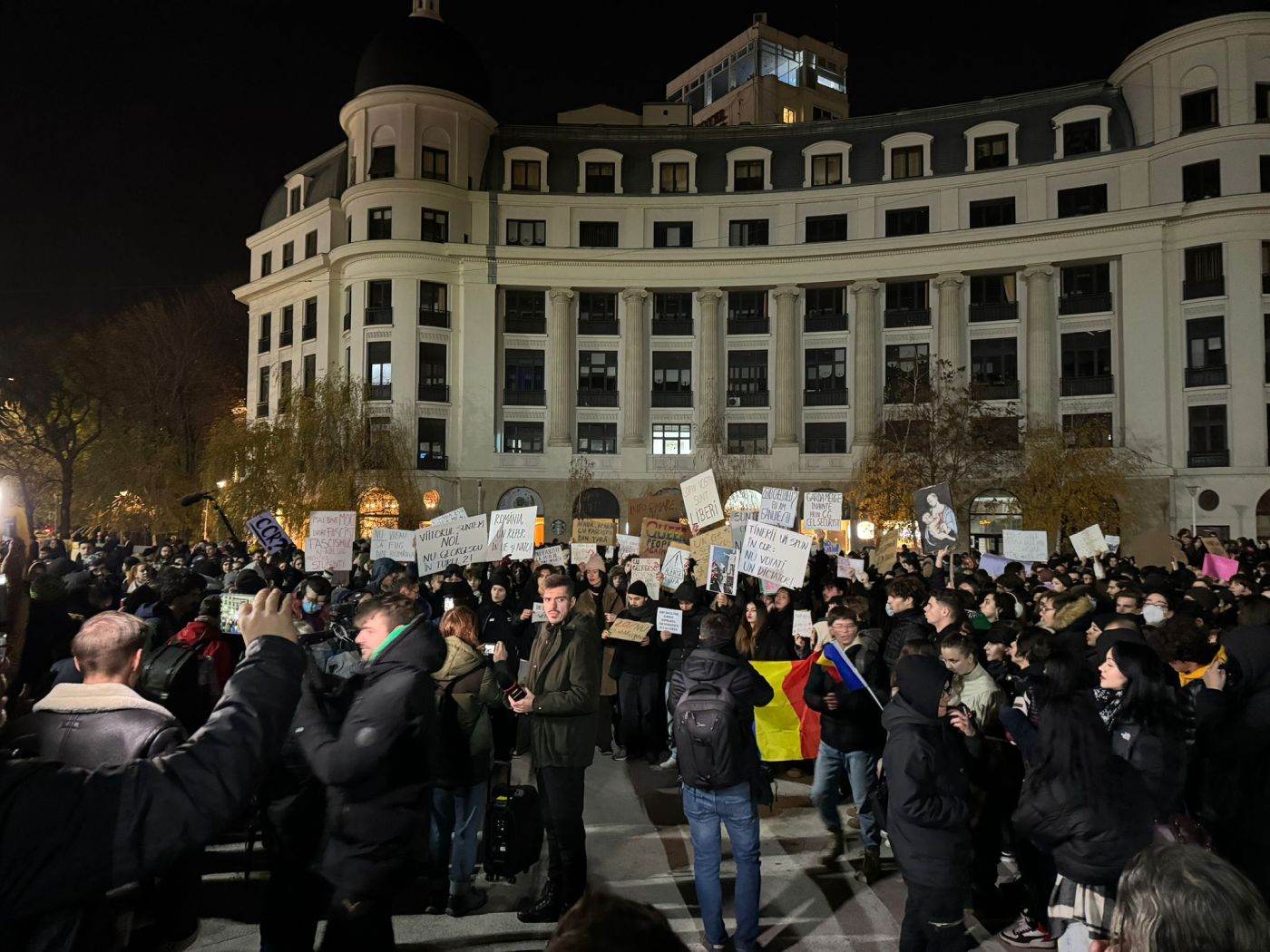 Manifestaţia studenţilor contra extremismului, la Piaţa Universităţii, în a doua seară