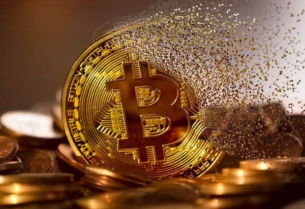 Fairlead Strategies: Eşecul Bitcoin de a se menţine peste 100.000 dolari poate aduce o corecţie