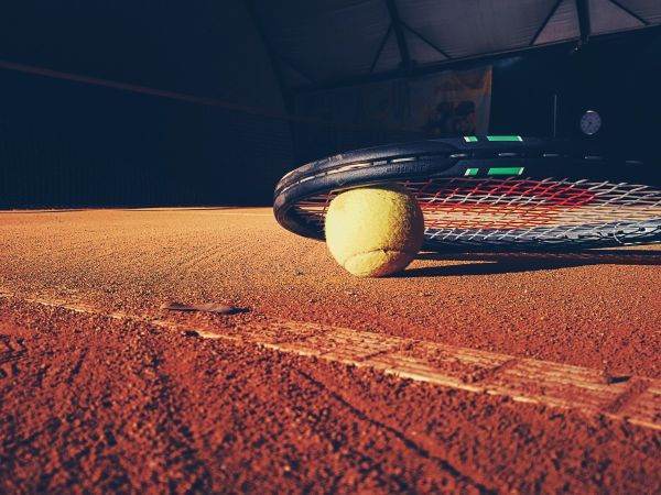 Federaţia Britanică de Tenis interzice participarea jucătoarelor transgen la anumite competiţii