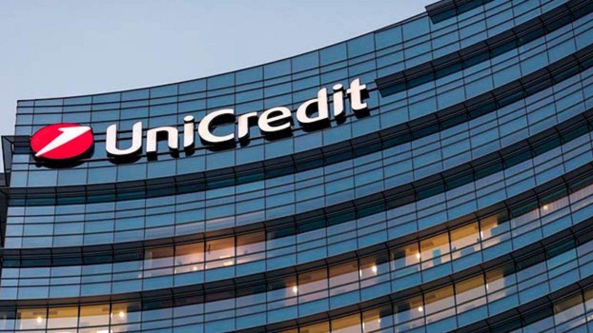 UniCredit şi-a mărit participaţia la Commerzbank la 28%