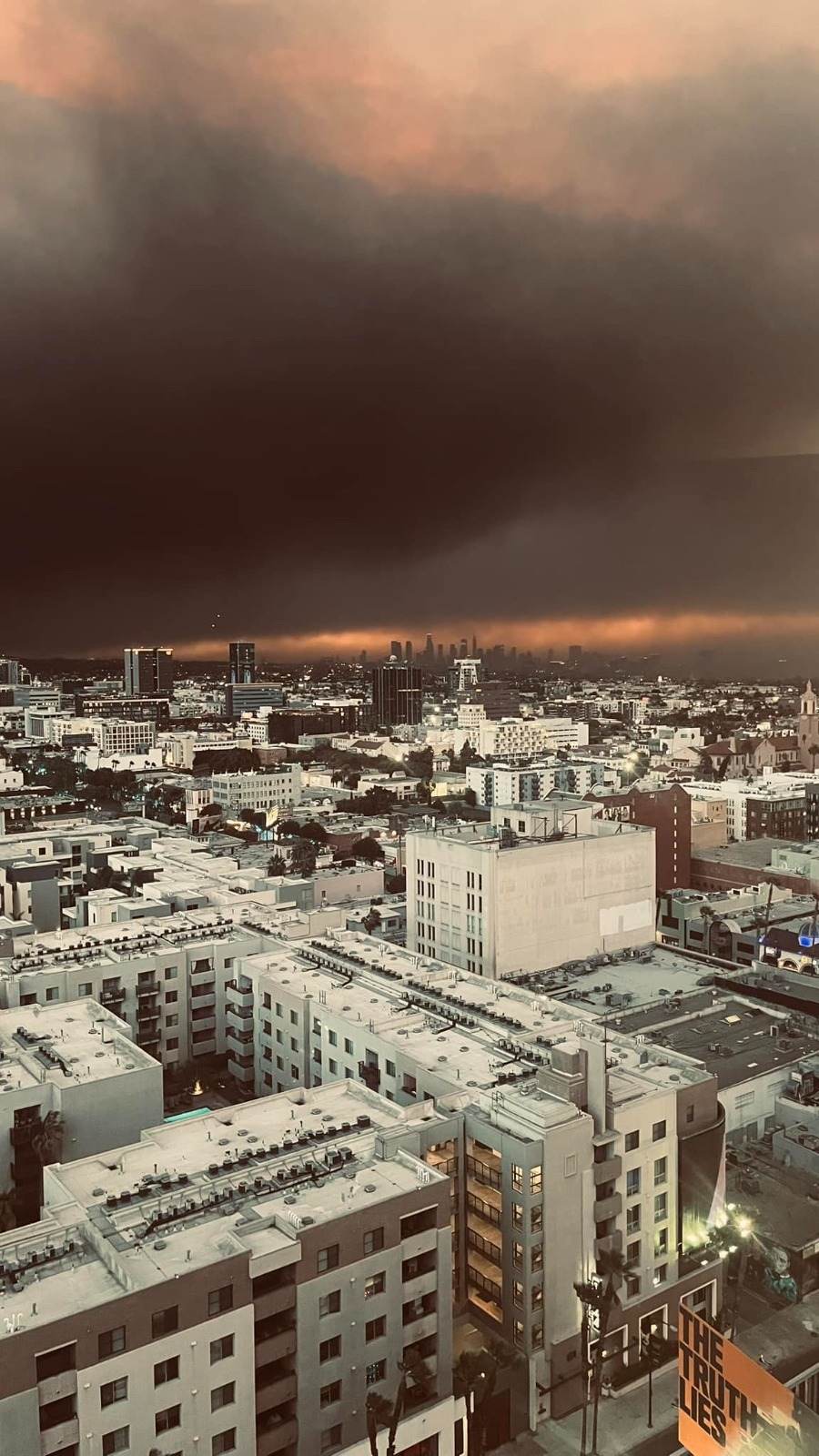 Numărul victimelor incendiilor Palisades şi Eaton din Los Angeles a ajuns la 16