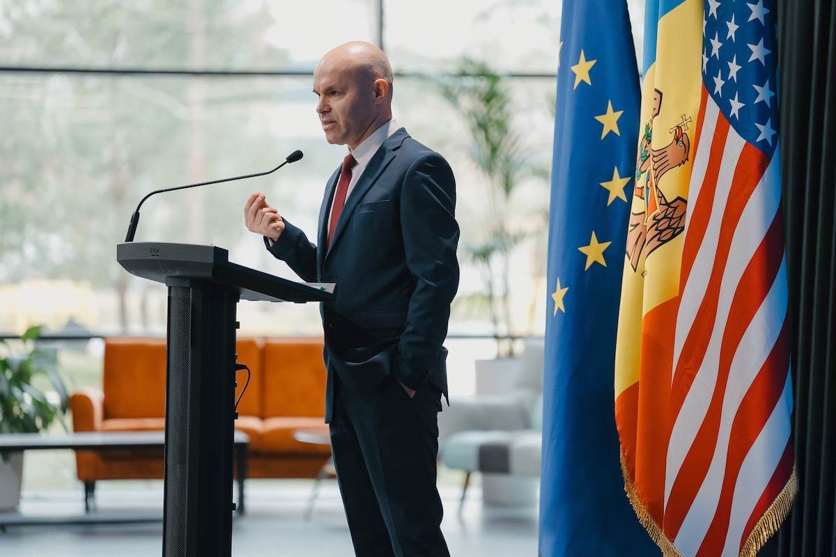 Daniel Funeriu: Anularea alegerilor prezidenţiale e un cataclism democratic ce a măturat toate legăturile oamenilor vrednici din România cu partidele politice