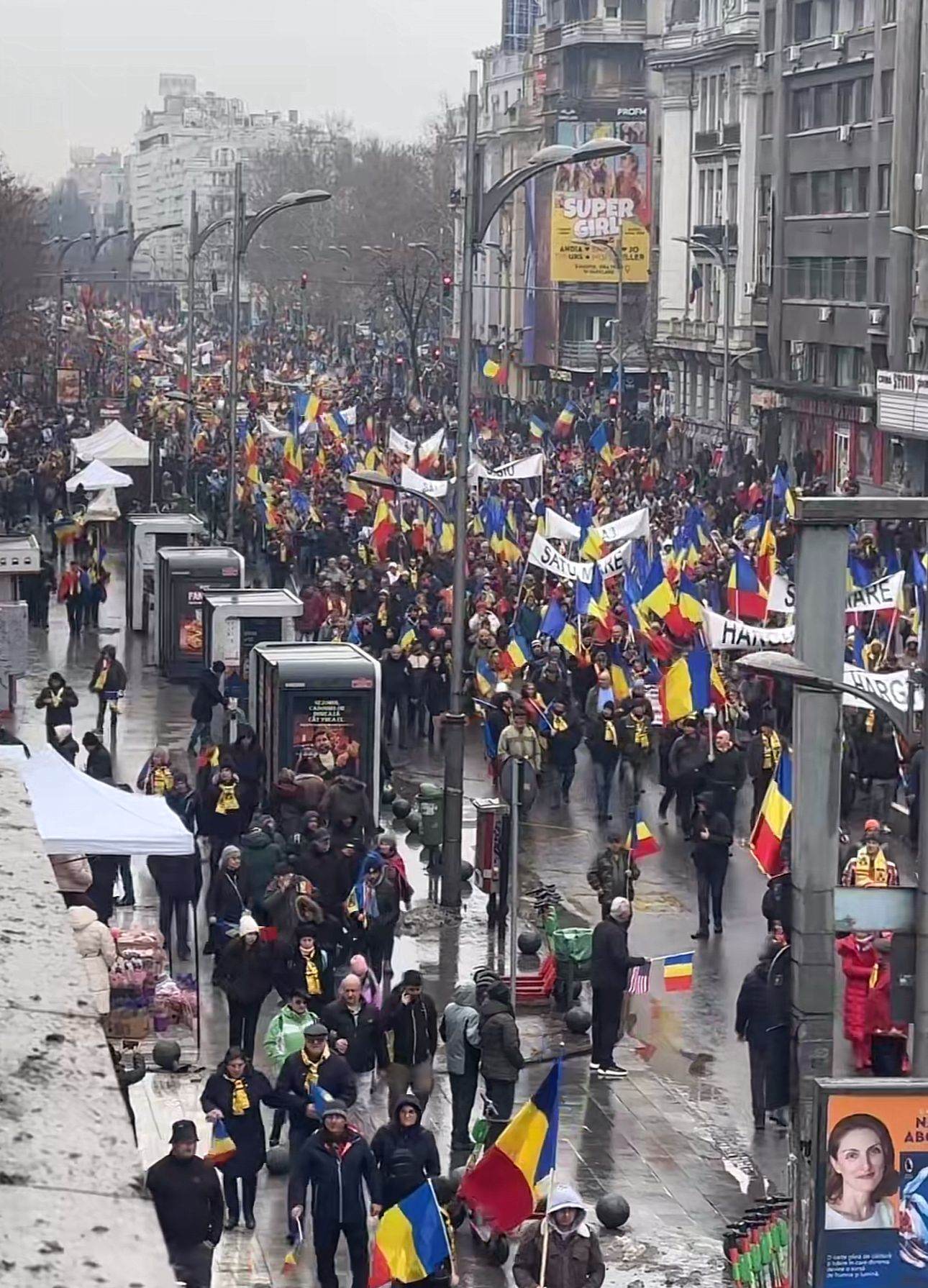 AUR afirmă că zeci de mii de români protestează în Capitală